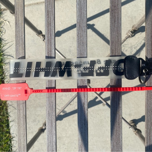 Off-White Clear & Black keychainwith Red Zip Tie